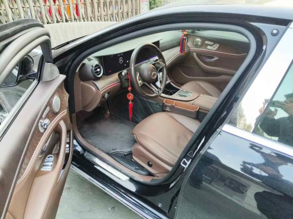 [上海·沪A] 二手奔驰奔驰E级新能源2022款 改款三 E 350 e L 插电式混合动力轿车