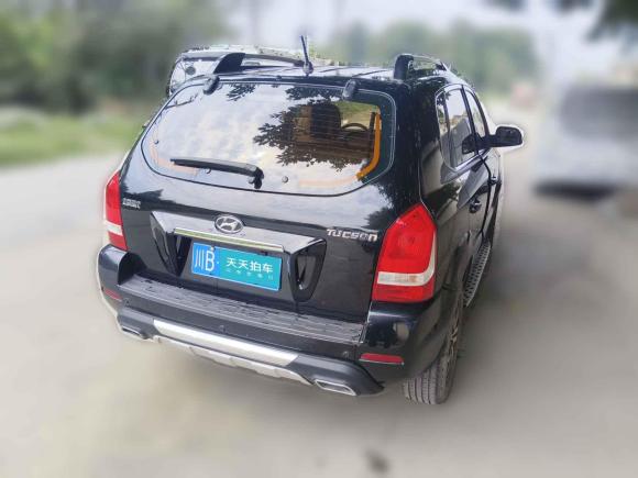 [成都·川B] 二手现代途胜2013款 2.0L 手动两驱时尚型