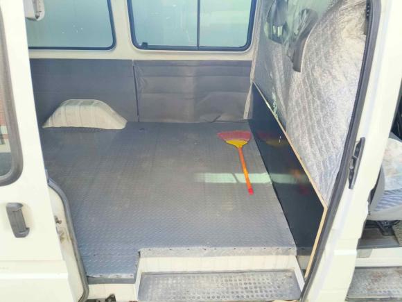 [杭州·鲁V] 二手福特经典全顺2016款 2.8T柴油短轴6座中顶多功能车JX493ZLQ4