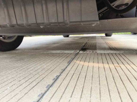 [常州·苏D] 二手上汽大通MAXUS新途V902022款 2.0T手动VAN后驱长轴高顶后单胎3座