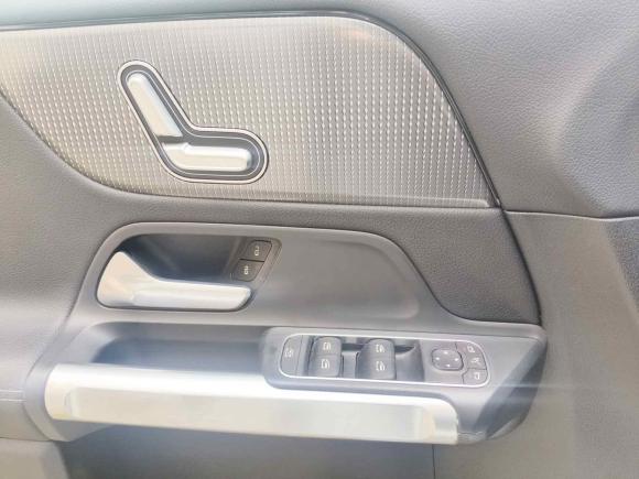 [上海·沪E] 二手奔驰奔驰GLB2020款 GLB 200 动感型