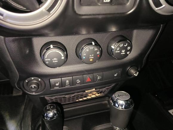 [上海·浙G] 二手Jeep牧马人2015款 3.0L Sahara 四门舒享版