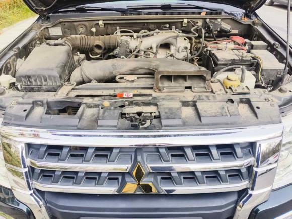 [青岛·鲁U] 二手三菱帕杰罗2016款 3.0L 自动标准版 国IV