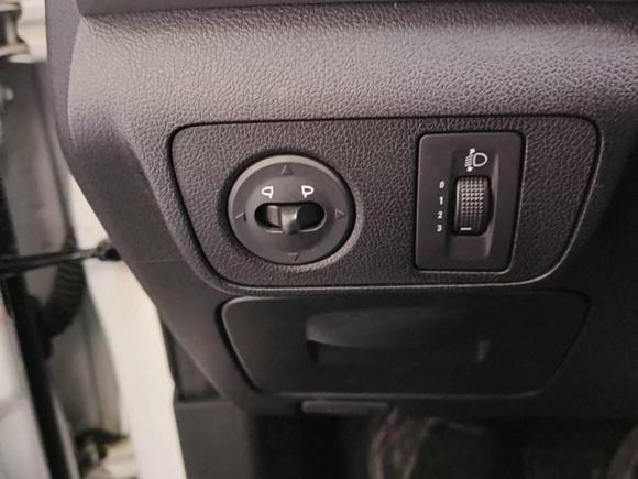 [武汉·鄂A] 二手雪佛兰乐风RV2016款 1.5L 自动趣行版