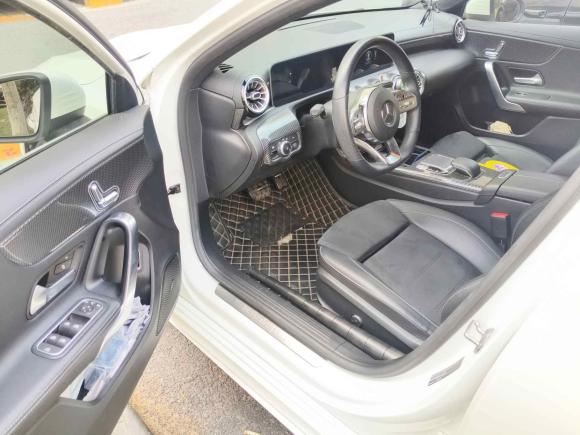 [上海·沪E] 二手奔驰奔驰A级2020款 A 200 L 运动轿车