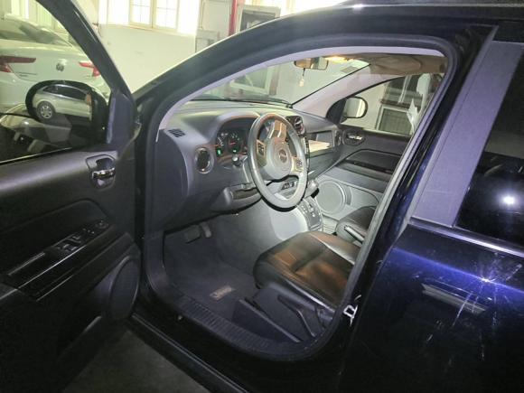 [上海·沪L] 二手Jeep指南者2011款 2.4L 四驱运动版