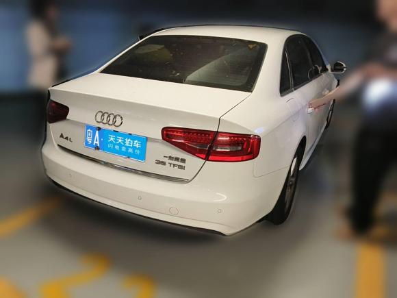 [广州·粤A] 二手奥迪奥迪A4L2015款 35 TFSI 自动标准型
