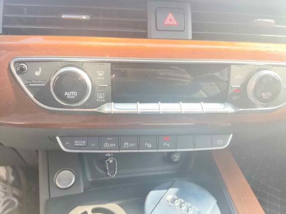 [深圳·粤P] 二手奥迪奥迪A4L2020款 40 TFSI 豪华致雅型