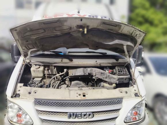 [杭州·苏E] 二手依维柯依维柯褒迪2013款 2.5T-A37 客货两用高顶