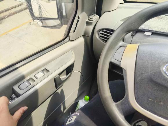 [台州·浙J] 二手上汽大通MAXUS新途V802017款 2.5T 6挡手动傲运通国V短轴中顶5/6/10座