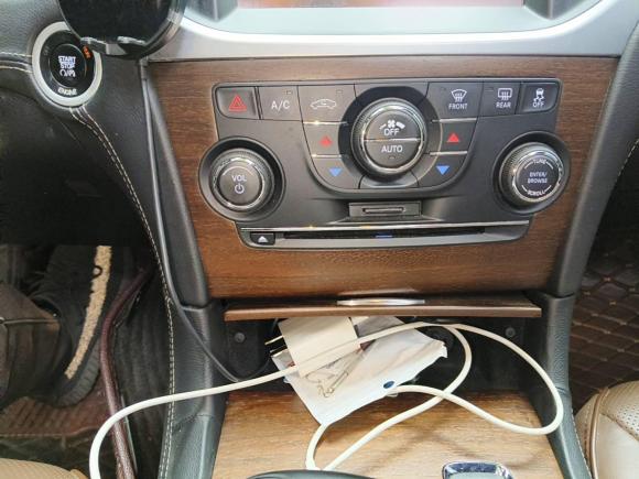 [成都·川A] 二手克莱斯勒克莱斯勒300C2014款 3.0L 卓越版