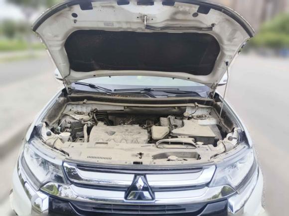 [西安·陕A] 二手三菱欧蓝德2018款 2.0L 两驱荣耀版 5座