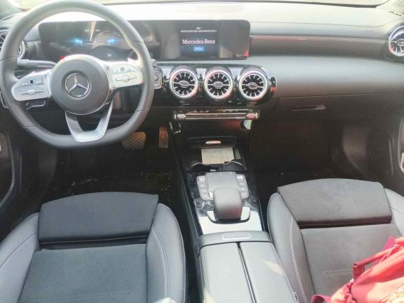 [济南·鲁A] 二手奔驰奔驰A级2022款 改款三 A 200 L 运动轿车时尚型