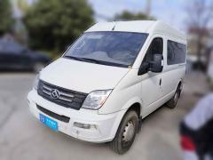 [无锡·苏B]大通&nbsp;&nbsp;新途V80&nbsp;&nbsp;2023款 2.0T 手动经典傲运通短轴中顶5/6座