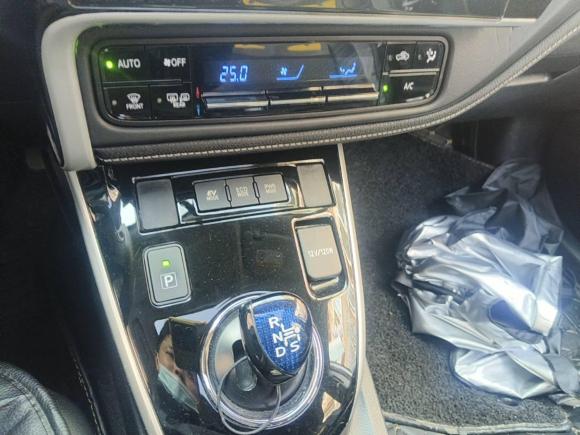 [上海·鄂F] 二手丰田卡罗拉2017款 改款双擎 1.8L E-CVT领先版