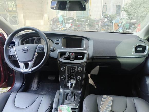 [上海·沪D] 二手沃尔沃沃尔沃V402017款 T3 智逸版