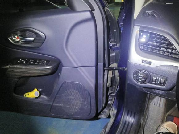 [武汉·鄂A] 二手Jeep自由光2017款 2.4L 领先版