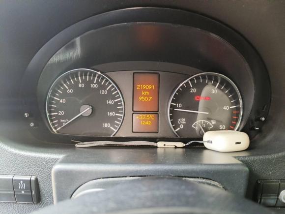 [上海·沪F] 二手奔驰凌特2012款 2.1T尊旅 中轴版