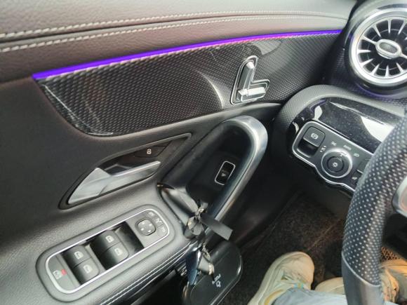 [上海·沪D] 二手奔驰奔驰A级2020款 A 200 L 运动轿车