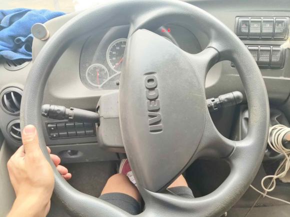 [金华·苏F] 二手依维柯依维柯褒迪2012款 2.5T-A32 基本型