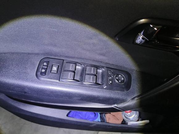 [成都·川A] 二手奔腾奔腾X802015款 2.0L 自动舒适周年纪念型