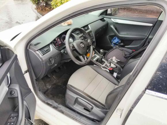 [广州·粤L] 二手斯柯达明锐2017款 1.6L 手动创行版