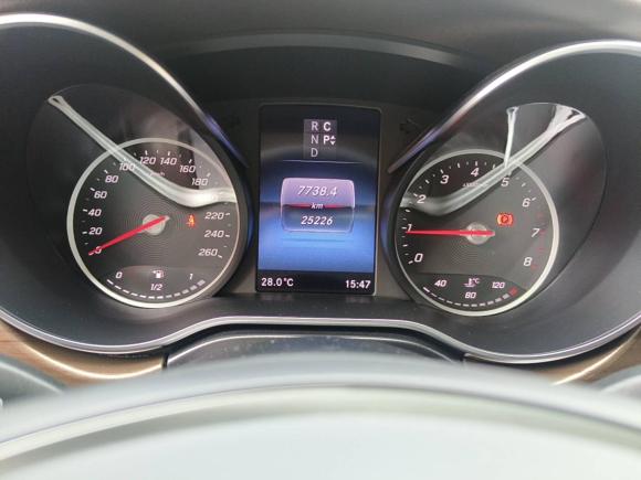 [深圳·粤B] 二手奔驰奔驰V级2022款 V 260 尊贵版