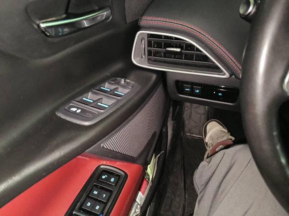 [佛山·粤E] 二手捷豹捷豹XE2017款 2.0T 240PS R-Sport