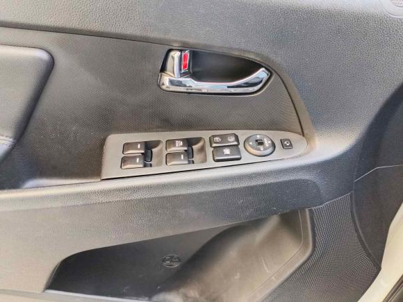 [上海·沪B] 二手起亚智跑2012款 2.0L 自动两驱版NAVI