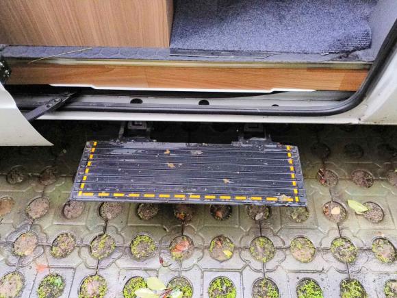 [西安·陕U] 二手上汽大通MAXUS新途V802021款 2.0T AMT经典傲运通短轴中顶5/6座