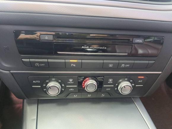 [深圳·粤B] 二手奥迪奥迪A6L2018款 30周年年型 35 TFSI 时尚型