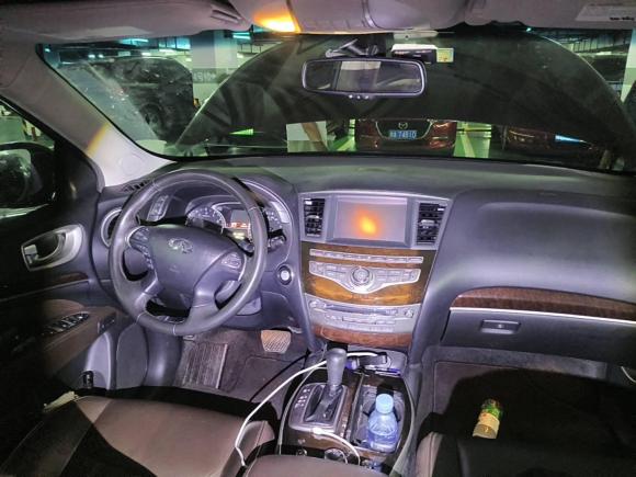 [深圳·粤B] 二手英菲尼迪英菲尼迪QX602014款 2.5 S/C Hybrid 两驱卓越版