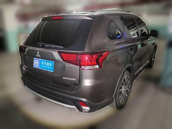 [上海·沪B] 二手三菱欧蓝德2018款 2.0L 两驱荣耀版 5座