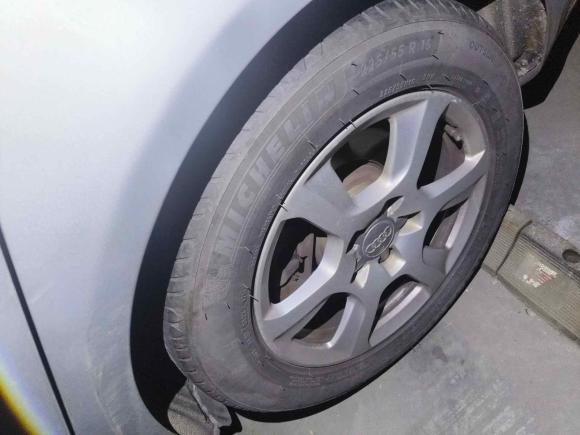 [南昌·赣A] 二手奥迪奥迪A4L2009款 2.0 TFSI 技术型