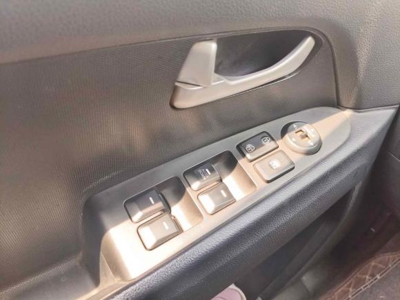 [武汉·鄂A] 二手起亚智跑2015款 2.0L 手动两驱版GL