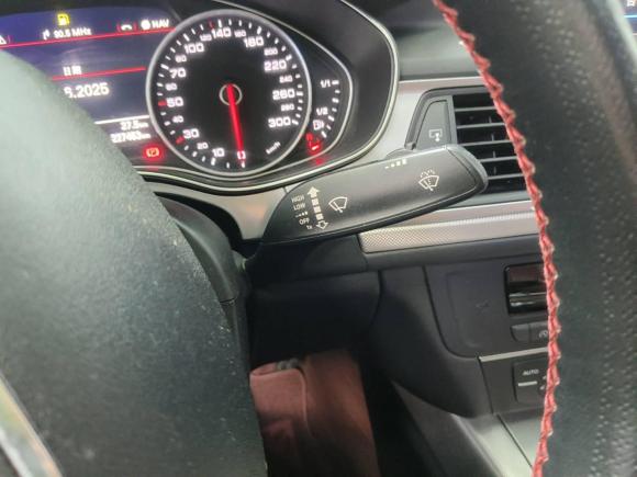 [深圳·粤B] 二手奥迪奥迪A6L2018款 30周年年型 35 TFSI 时尚型