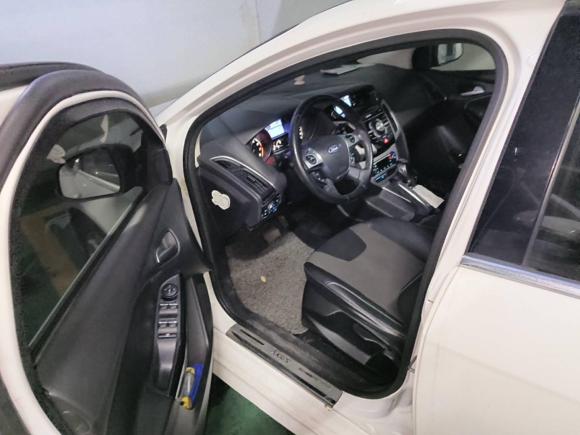 [南通·苏F] 二手福特福克斯2012款 两厢 2.0L 自动豪华运动型