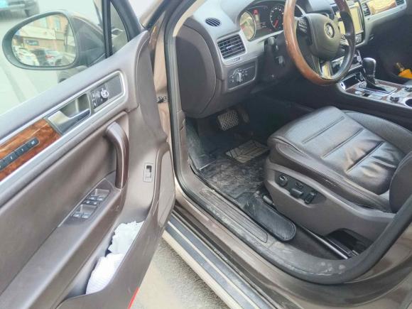 [广州·桂A] 二手大众途锐2011款 3.0TSI 高配型