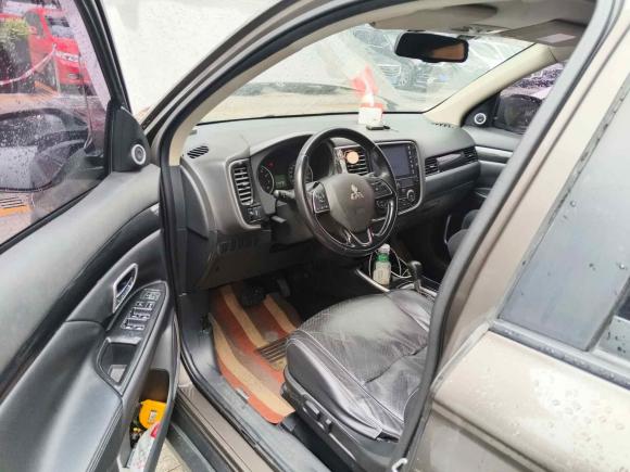 [深圳·鄂B] 二手三菱欧蓝德2018款 2.0L 两驱荣耀版 5座