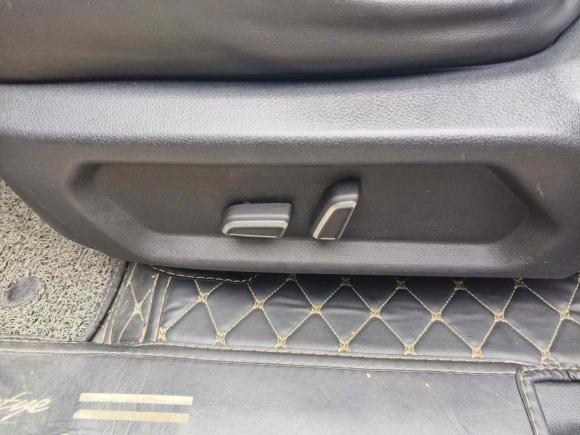 [成都·川A] 二手众泰众泰T7002017款 1.8T 双离合尊享型