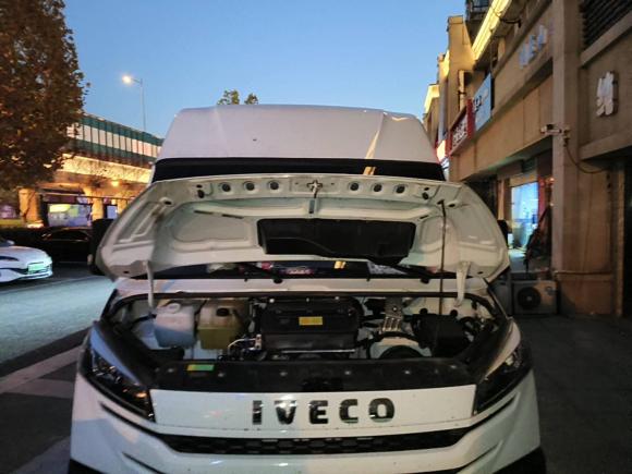 [南京·苏A] 二手依维柯依维柯得意2023款 2.8T V40厢式运输车长轴中顶双胎手动门2-3座