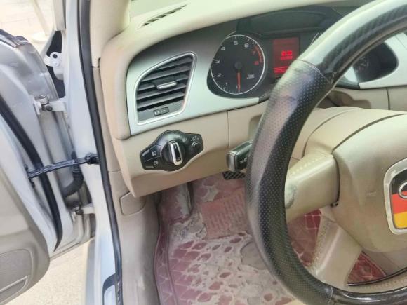 [成都·川A] 二手奥迪奥迪A4L2011款 2.0 TFSI 标准型