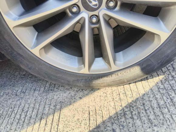 [上海·苏F] 二手现代胜达2017款 2.0T 自动四驱旗舰型 7座