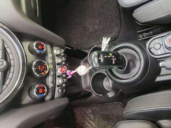 [上海·粤F] 二手MINIMINI2018款 1.5T COOPER 艺术家