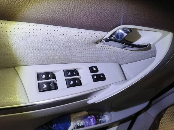 [深圳·粤B] 二手纳智捷大7 MPV2016款 2.2T 智享型