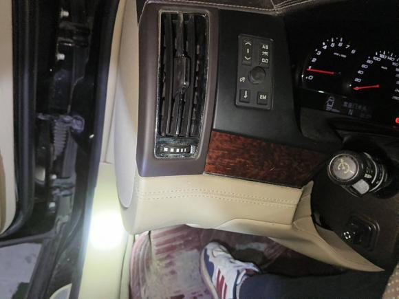 [深圳·粤B] 二手凯迪拉克SLS赛威2011款 2.0T 精英型