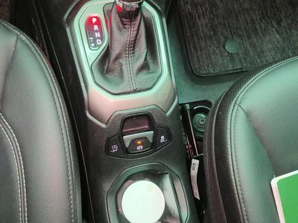 [广州·粤A] 二手Jeep自由侠2019款 220T 自动精英版