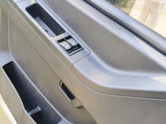 [常州·苏D] 二手依维柯依维柯得意2022款 2.5T A37 M1客车 5-9座长轴中顶双胎手动门