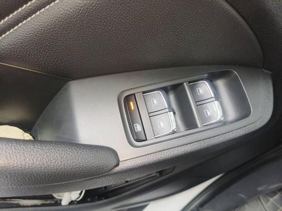 [深圳·粤B] 二手荣威荣威RX5新能源2017款 eRX5 50T 混动互联尊贵旗舰版