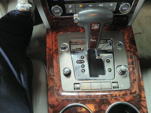 [宁波·浙B] 二手大众辉腾2011款 3.6L V6 5座加长舒适版